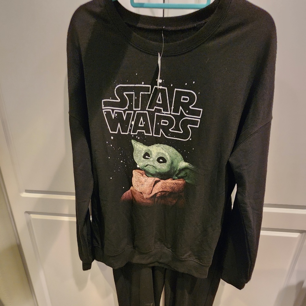 Brand New~ Star Wars Mandalorian Womens Sweat Set Size Medium.